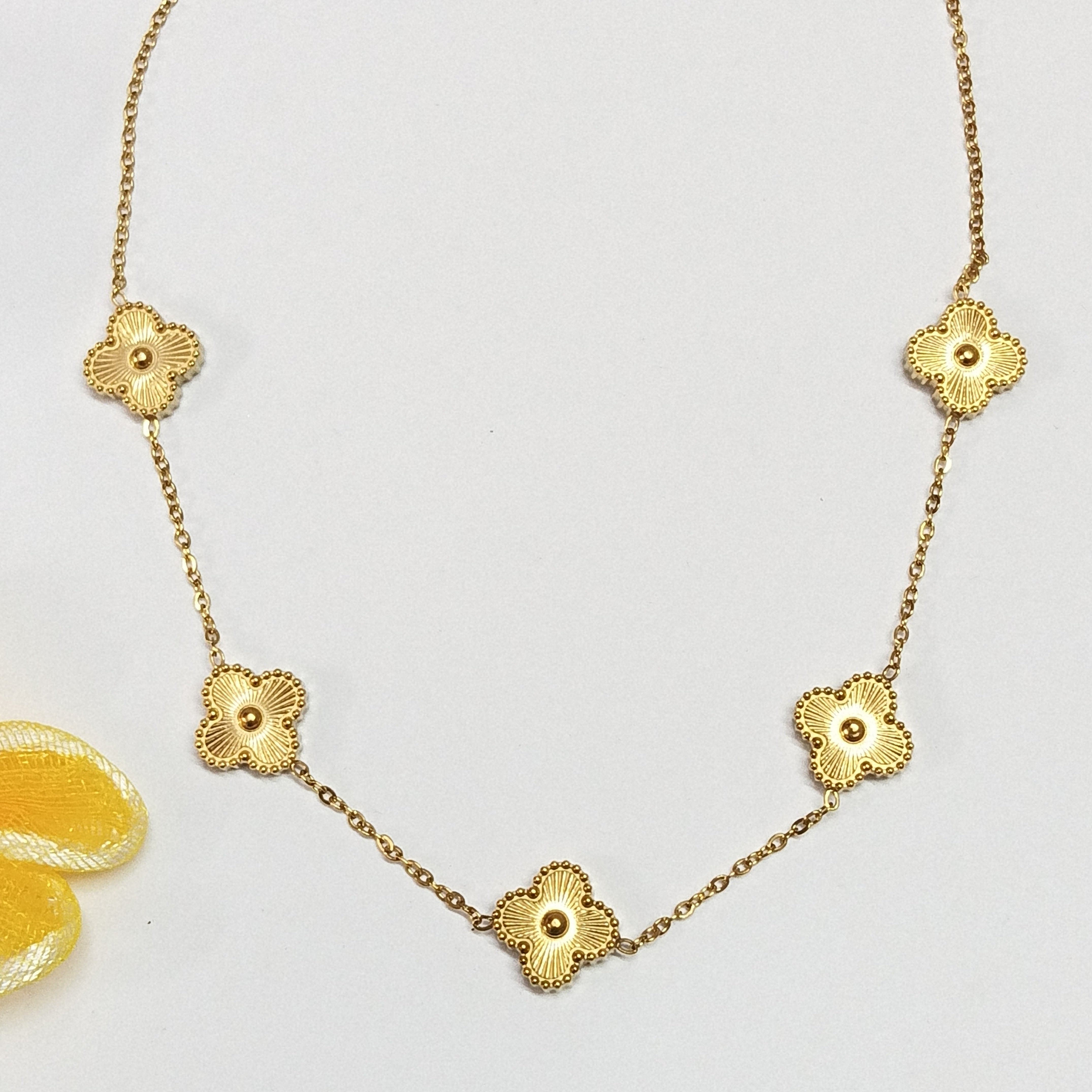Elegant Gold Floral Motif Necklace