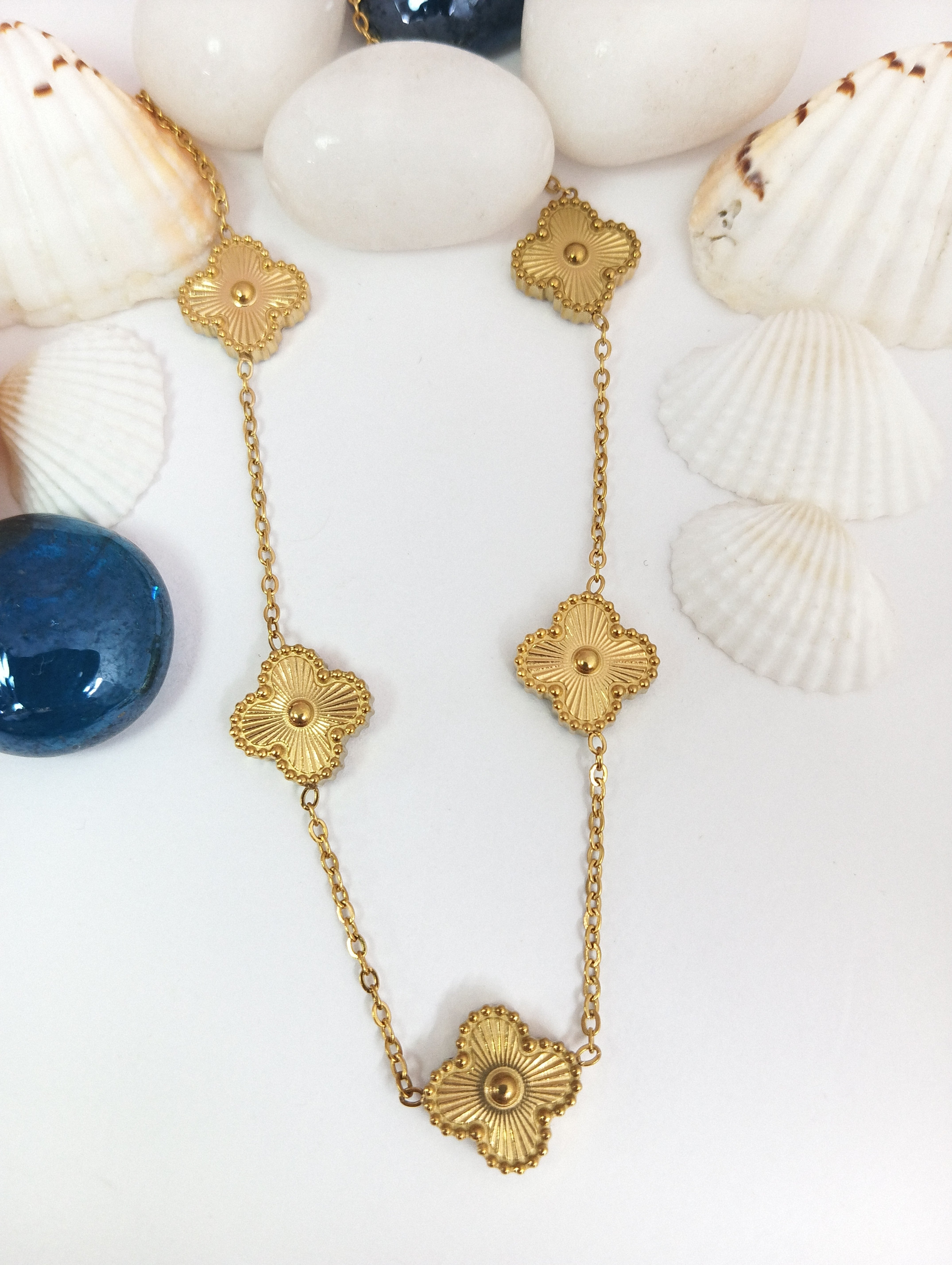 Elegant Gold Floral Motif Necklace