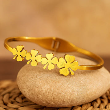 Elegant Flower Design Bracelet