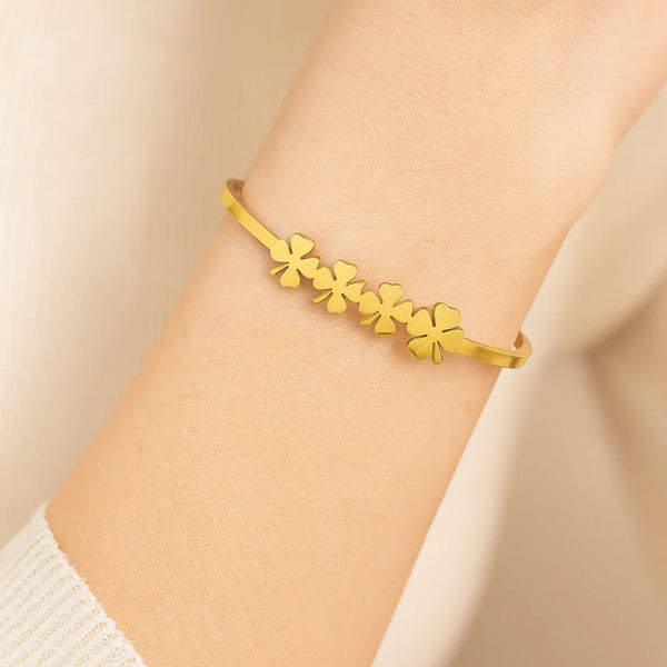 Elegant Flower Design Bracelet