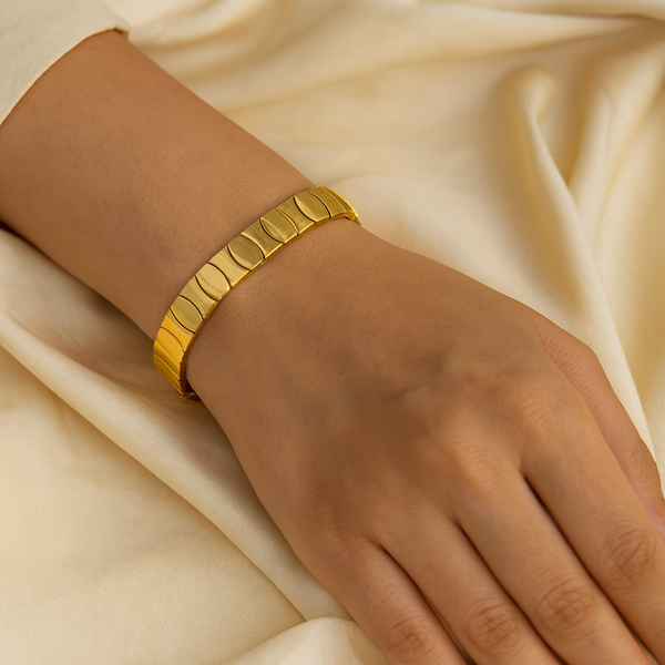 Timeless Gold Stretch Bracelet