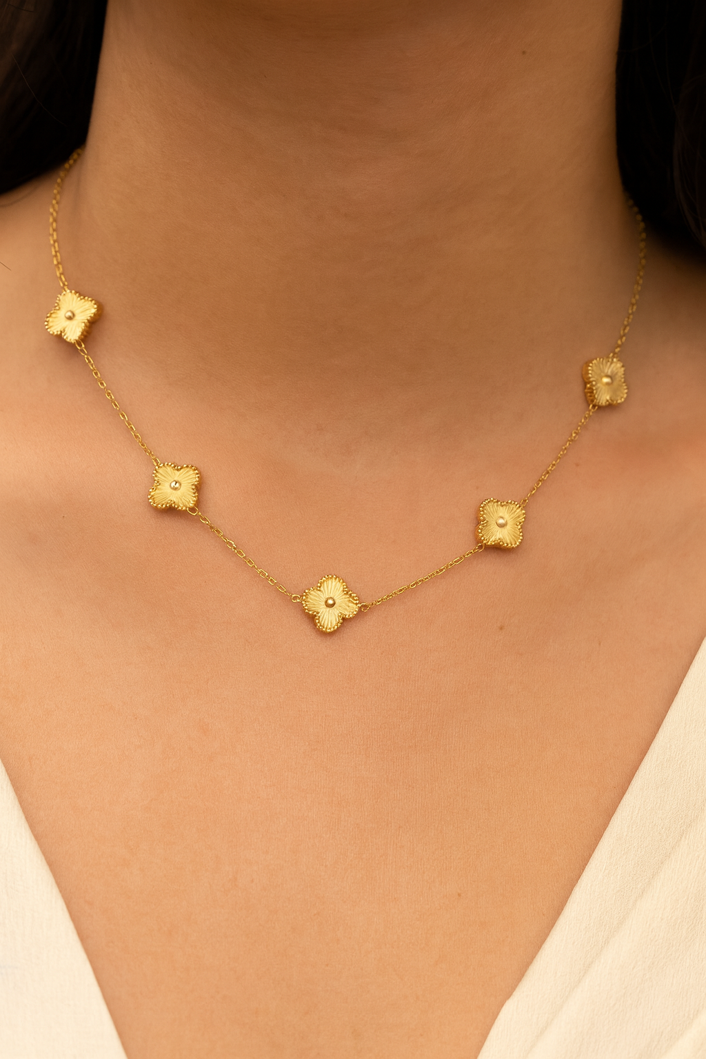 Elegant Gold Floral Motif Necklace