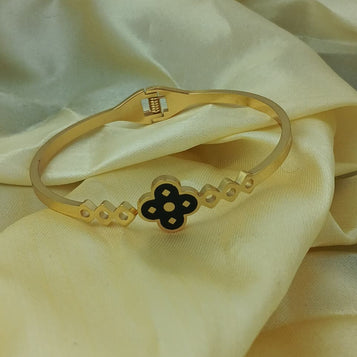 Gold Quatrefoil Bangle