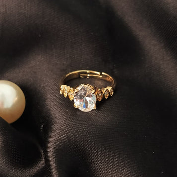 The Stella Oval Ring